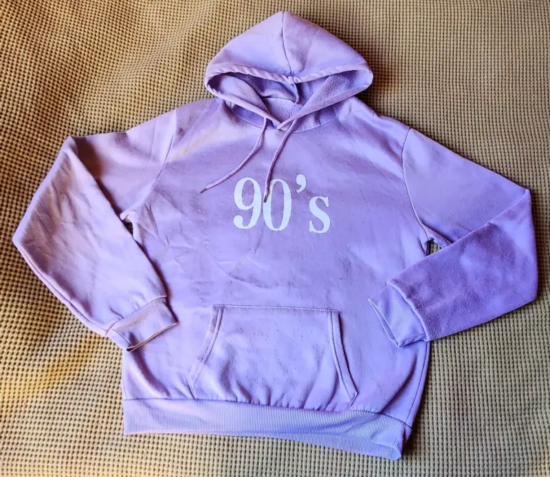 Polerón morado con capucha estilo 90's - 2