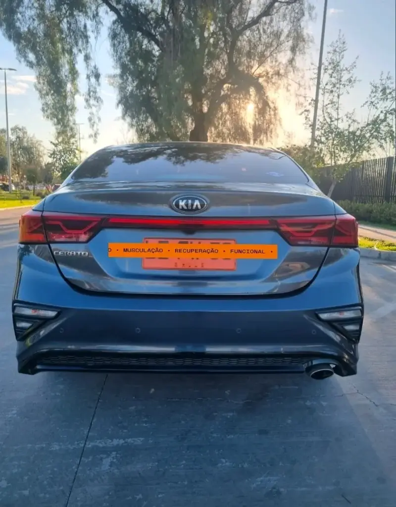 Auto Kia sedán en buen estado - 6