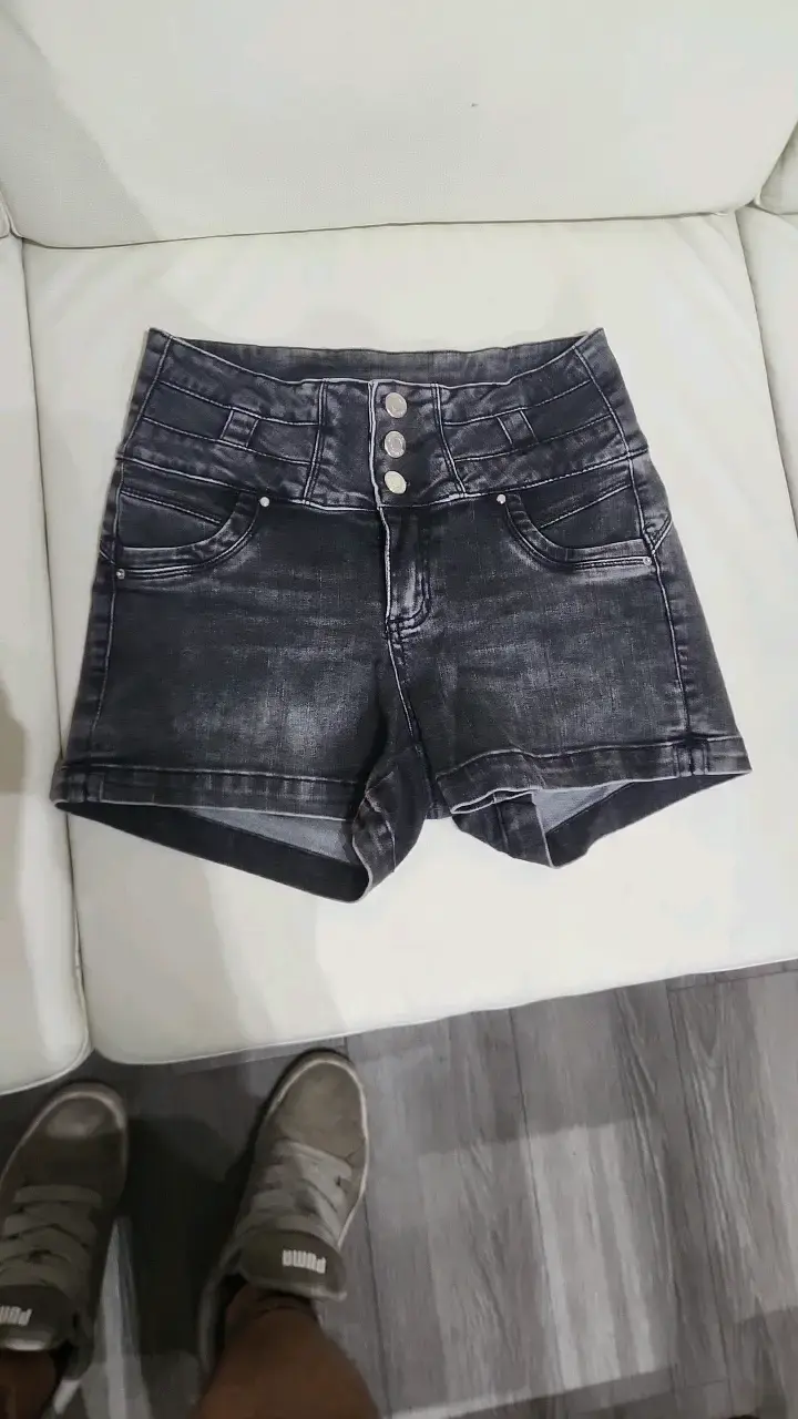 Shorts de mezclilla gris oscuro para mujer