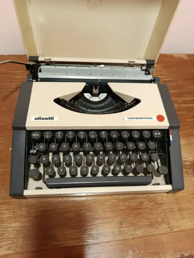 Máquina de Escribir Olivetti Universitaria Vintage - miniatura 1