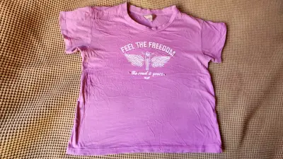 Polera Morada con Estampado 'Feel the Freedom' - miniatura 1