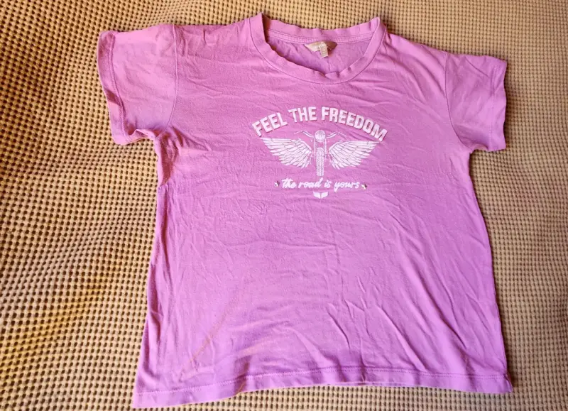 Polera Morada con Estampado 'Feel the Freedom' - 4