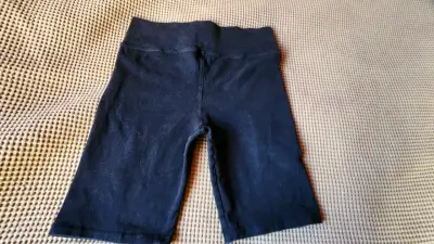 Shorts deportivos negros para mujer cortos - miniatura 2