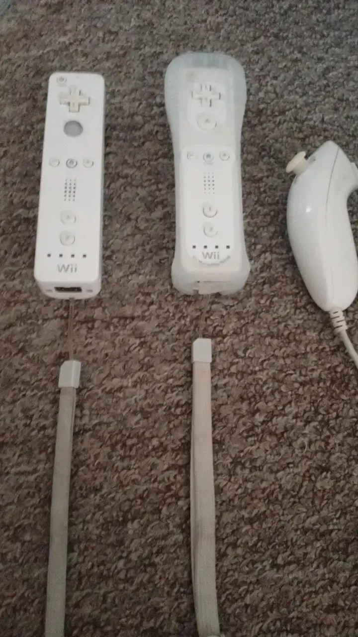 Consola Nintendo Wii con accesorios y controles - 2