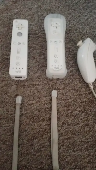 Consola Nintendo Wii con accesorios y controles - miniatura 2