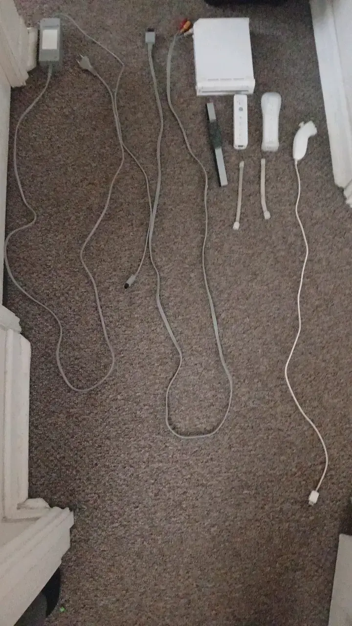 Consola Nintendo Wii con accesorios y controles - 4