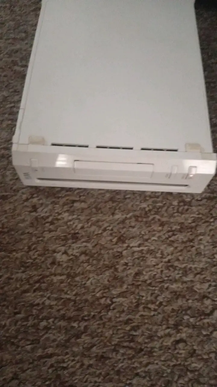 Consola Nintendo Wii con accesorios y controles - 5