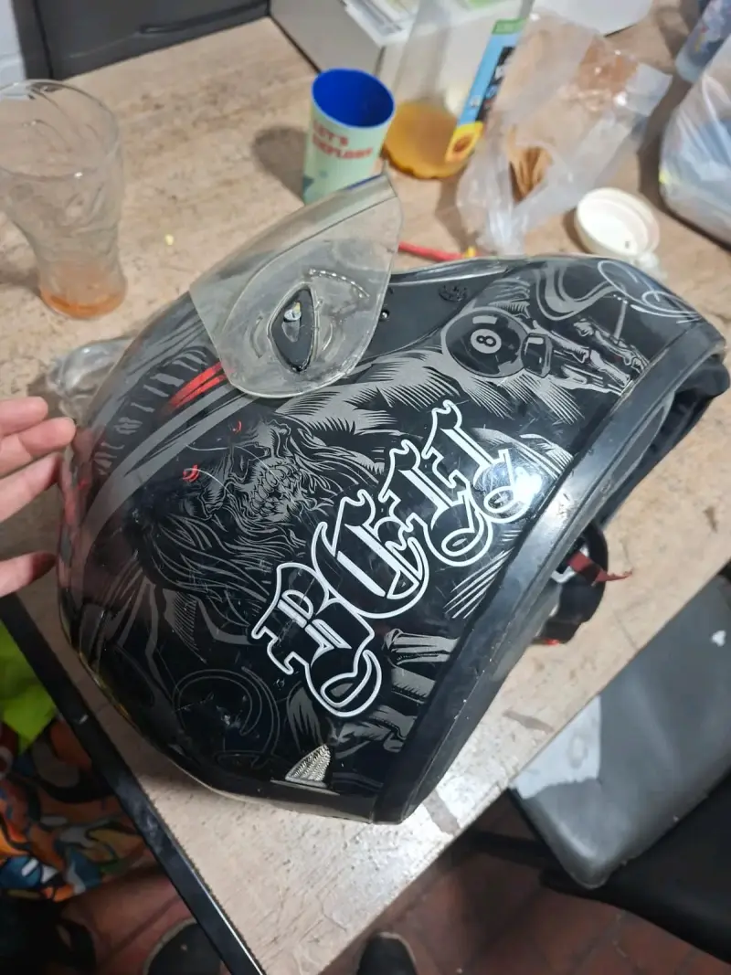 Casco de moto BELL con diseño gráfico y visera - 1