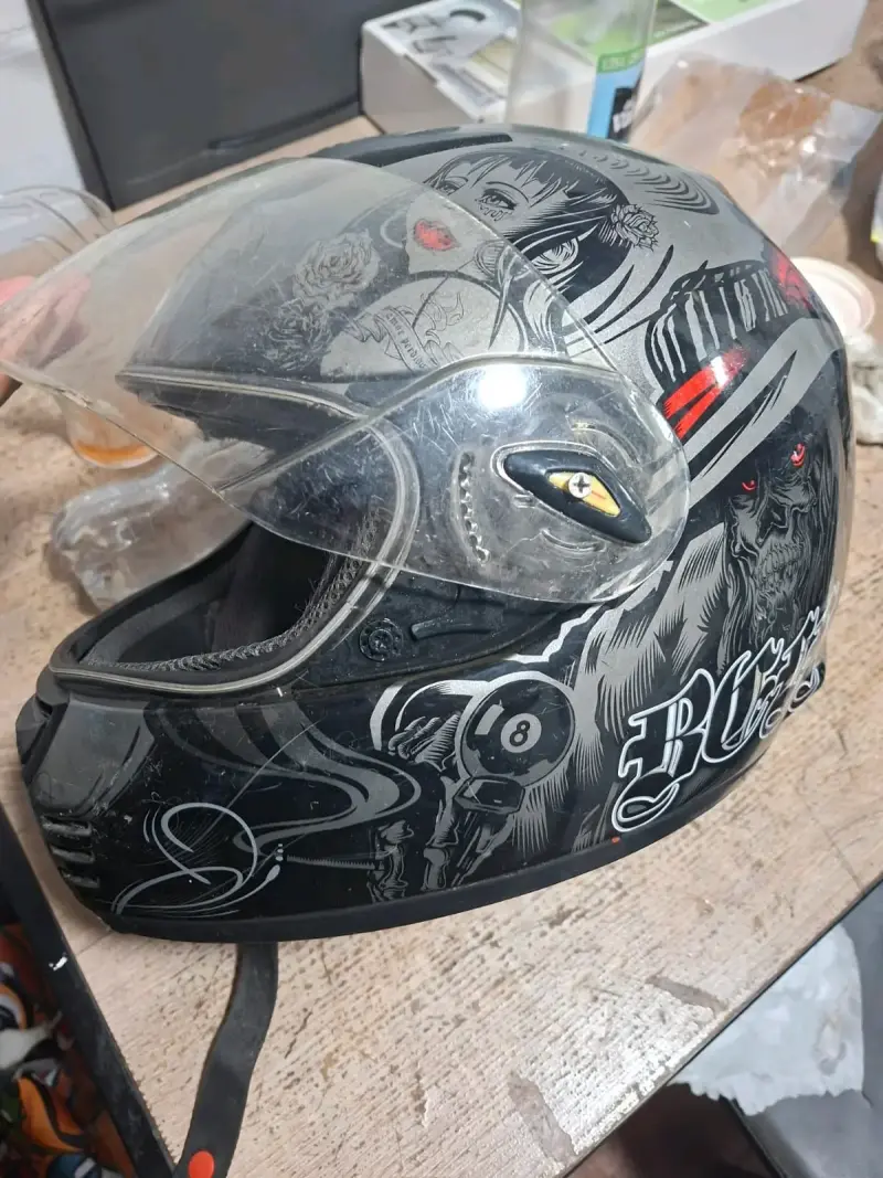 Casco de moto BELL con diseño gráfico y visera - 2