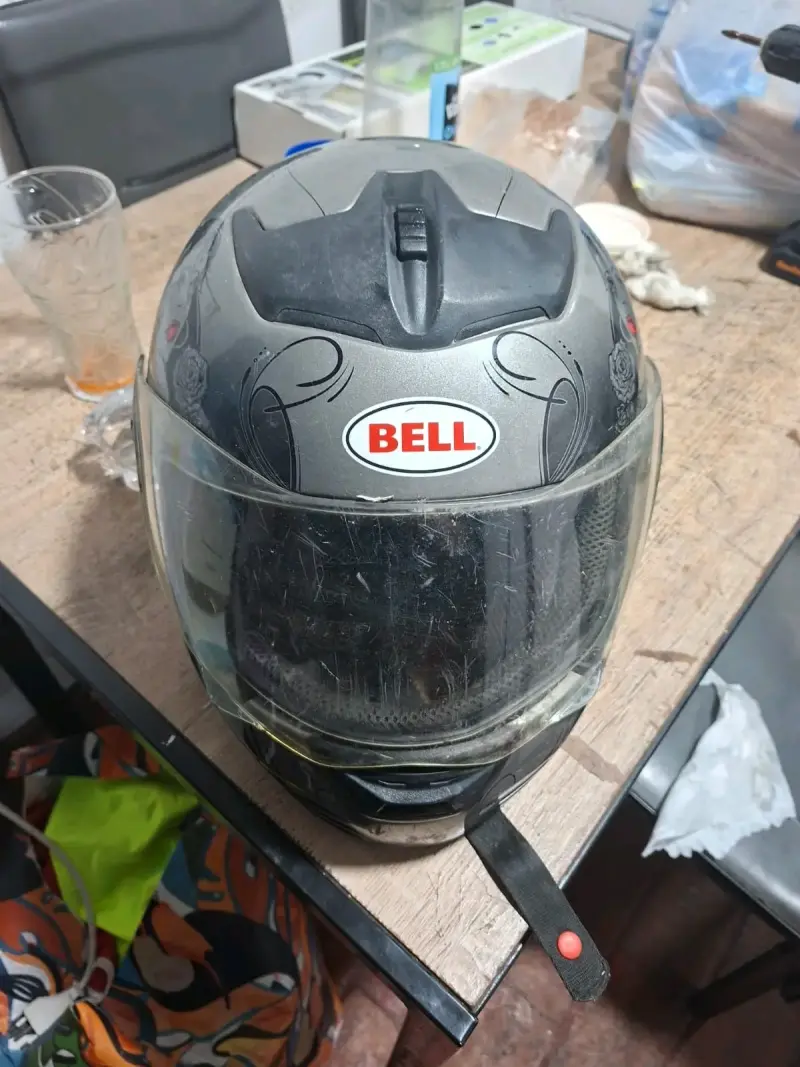Casco de moto BELL con diseño gráfico y visera - 5