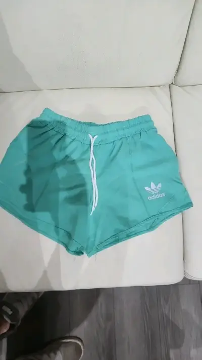 Shorts deportivos Adidas turquesa con logo - miniatura 1