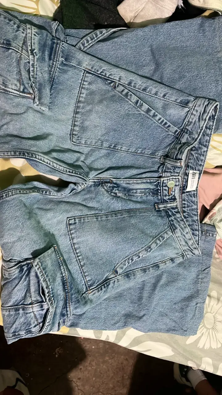 Jeans cargo de mezclilla azul para mujer - 2