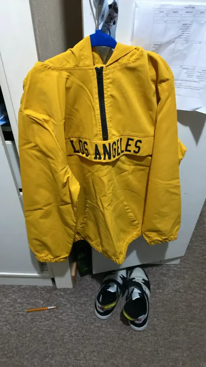 Cortaviento amarillo para niños Shein Los Angeles