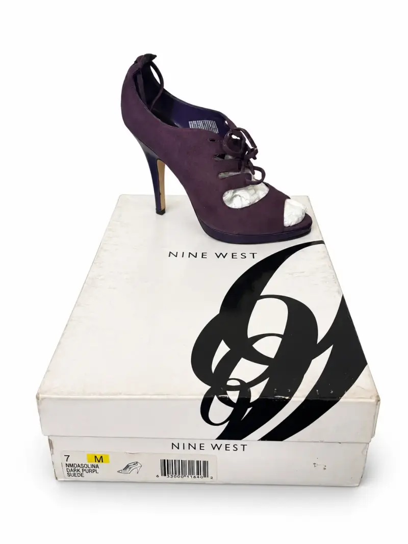 Zapatos de tacón Nine West morados de gamuza