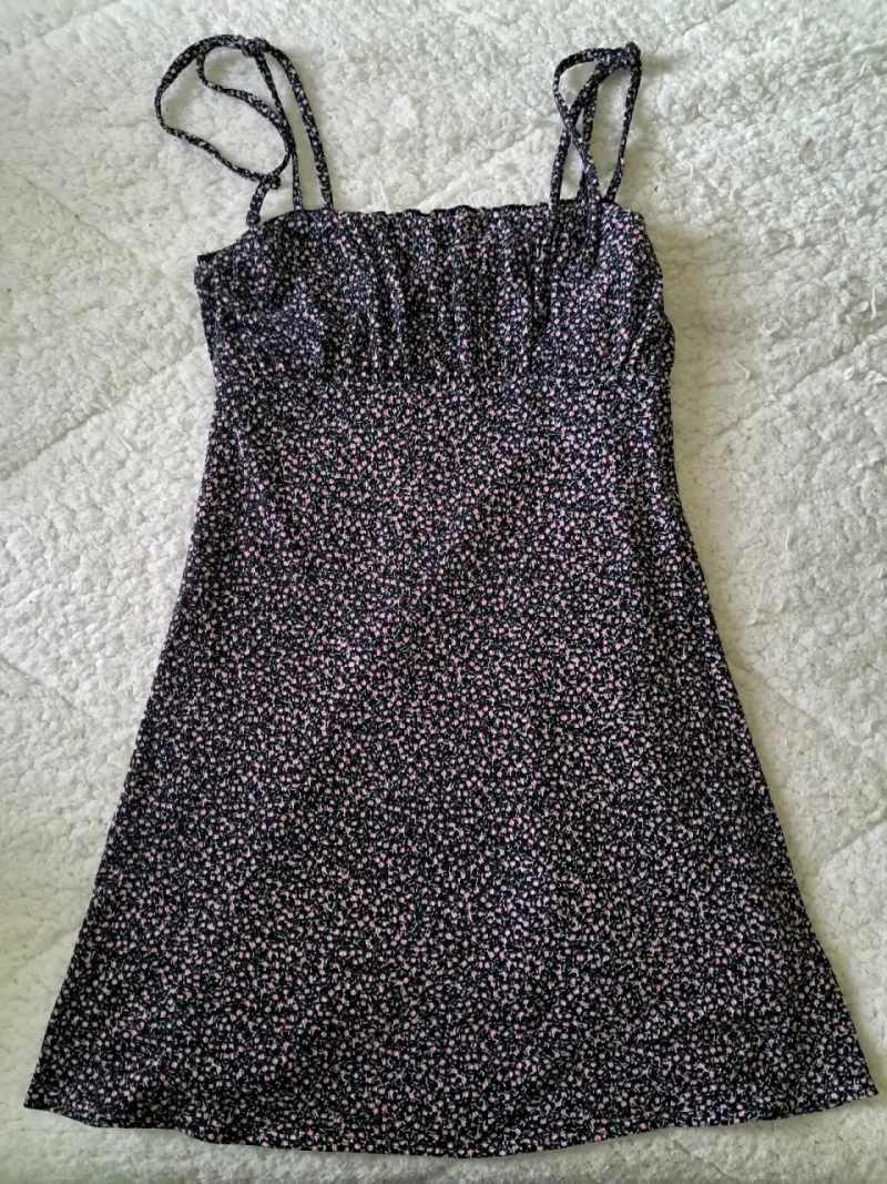 Vestido corto de tirantes con estampado floral - 1