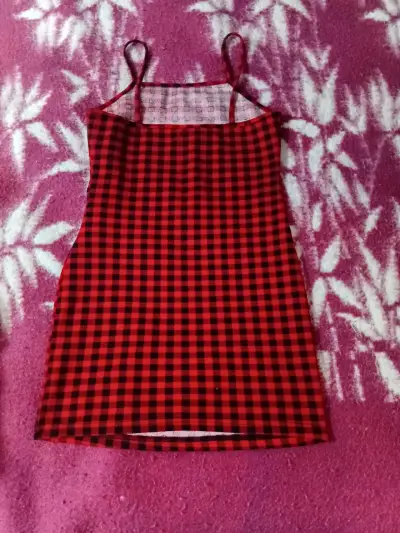 Vestido corto de tirantes Shein a cuadros rojos y negros - miniatura 2