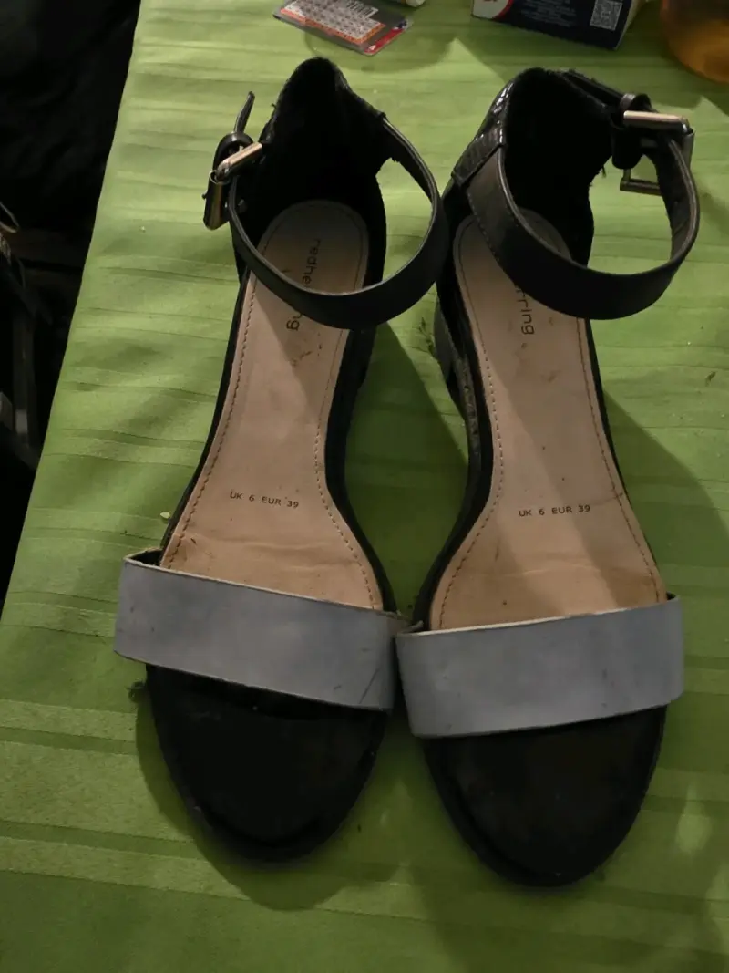 Sandalias de tacón negras y grises para mujer - 2