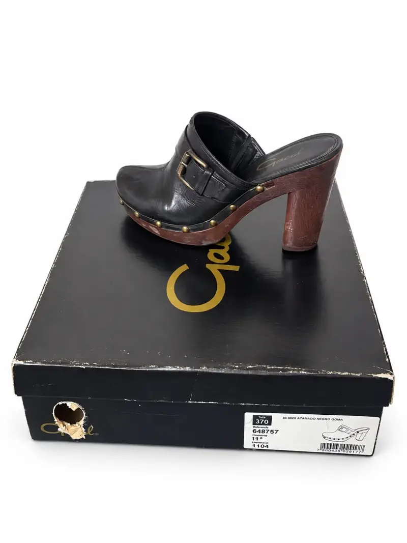 Zuecos de cuero negro con tacón alto Gael