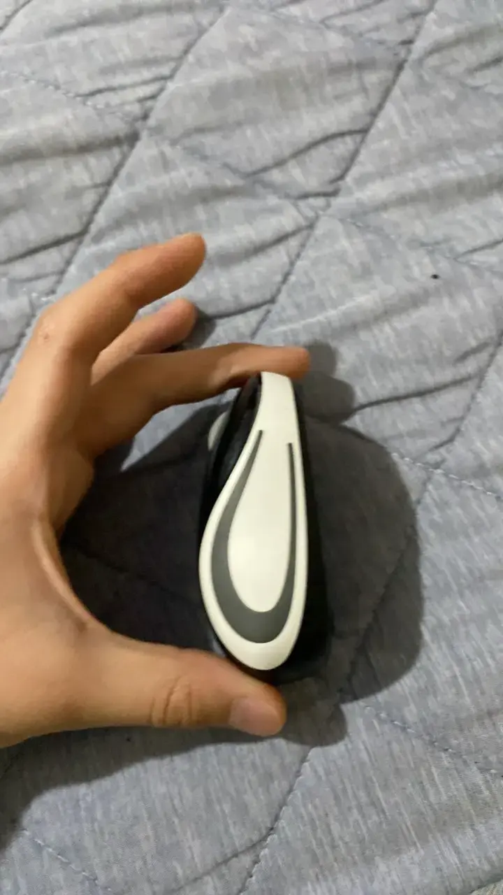 Mouse inalámbrico Logitech negro y blanco - 2