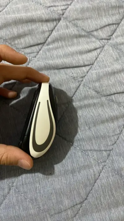 Mouse inalámbrico Logitech negro y blanco - miniatura 4