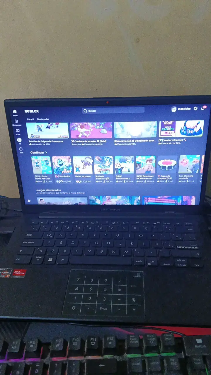 Laptop ASUS VivoBook con pantalla táctil - 1