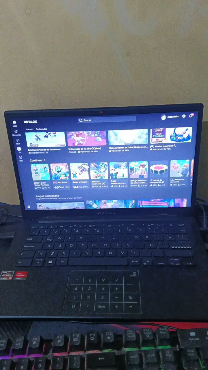 Laptop ASUS VivoBook con pantalla táctil - 2