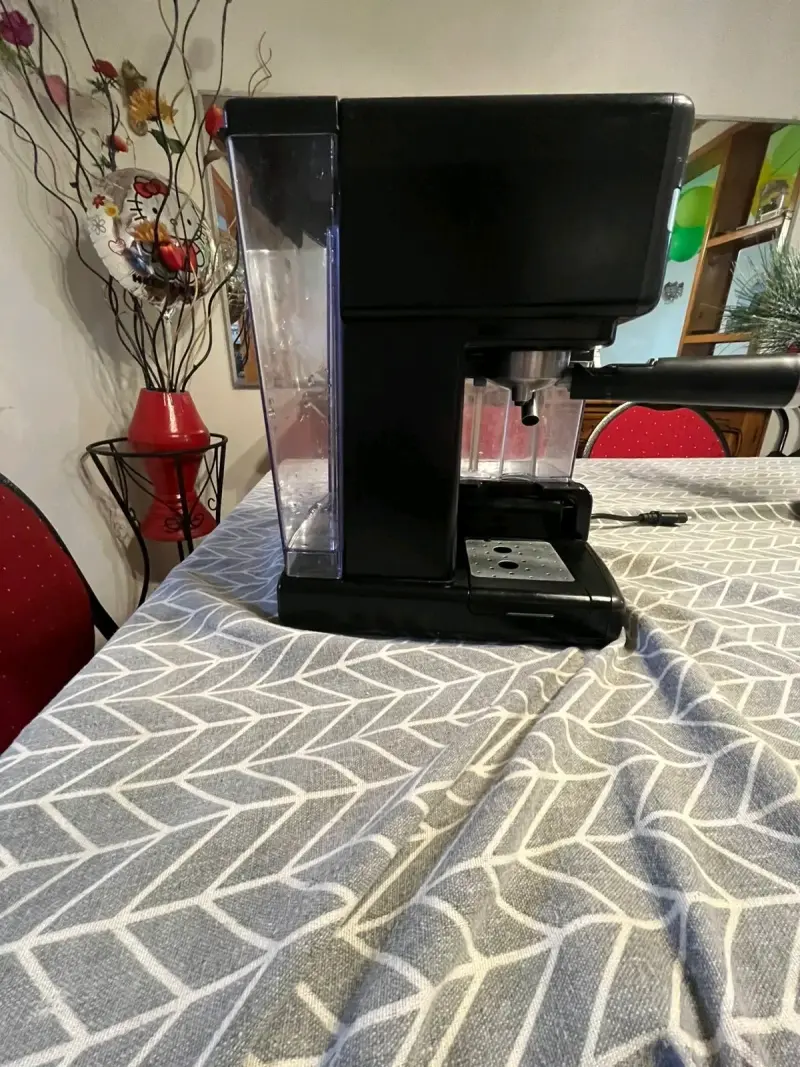 Cafetera espresso Oster con espumador - 1