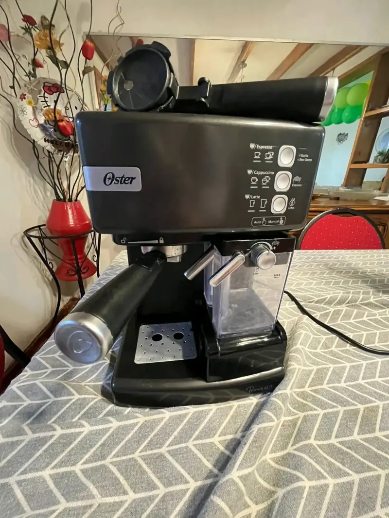 Cafetera espresso Oster con espumador - 4