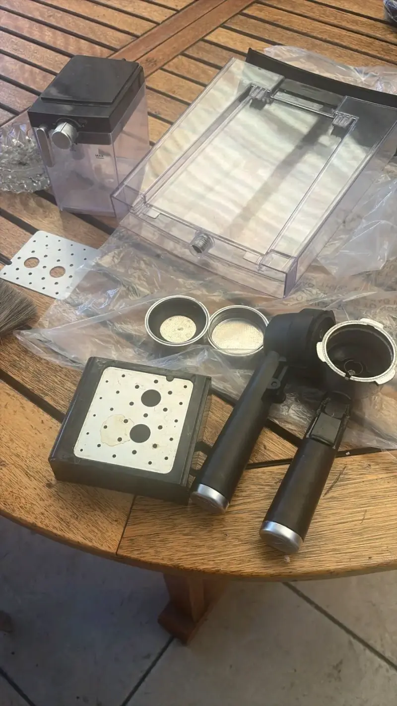 Cafetera espresso Oster con espumador - 5