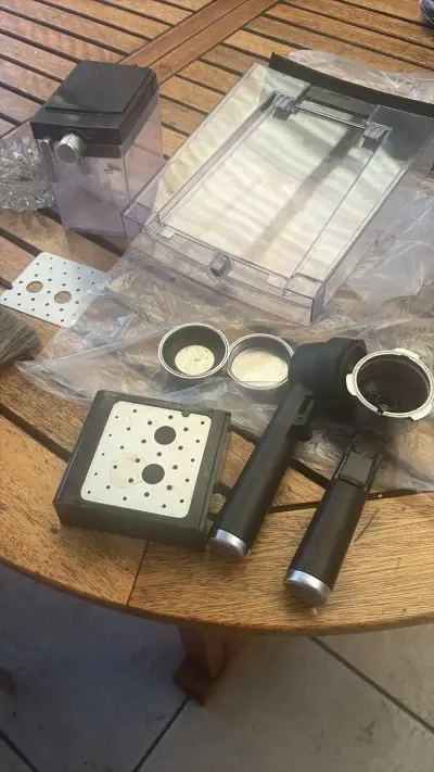 Cafetera espresso Oster con espumador - miniatura 5