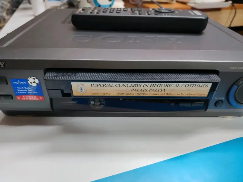 Reproductor VHS Sony 6 Head Hi-Fi Stereo con control - 6