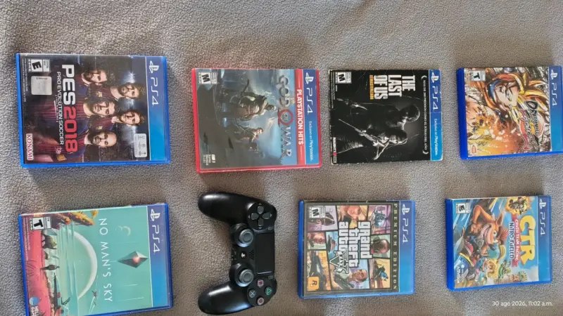 Colección de Juegos PS4 con 3 Controles DualShock - 1