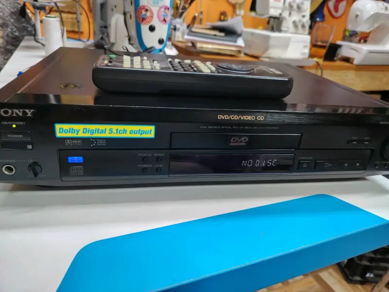 Reproductor de DVD Sony con control remoto - 2