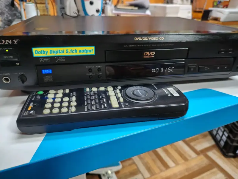 Reproductor de DVD Sony con control remoto - 5