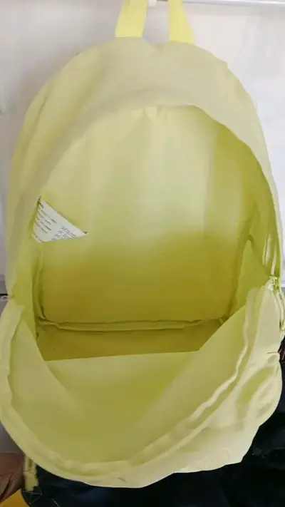 Mochila amarilla unisex con amplio compartimento - miniatura 3