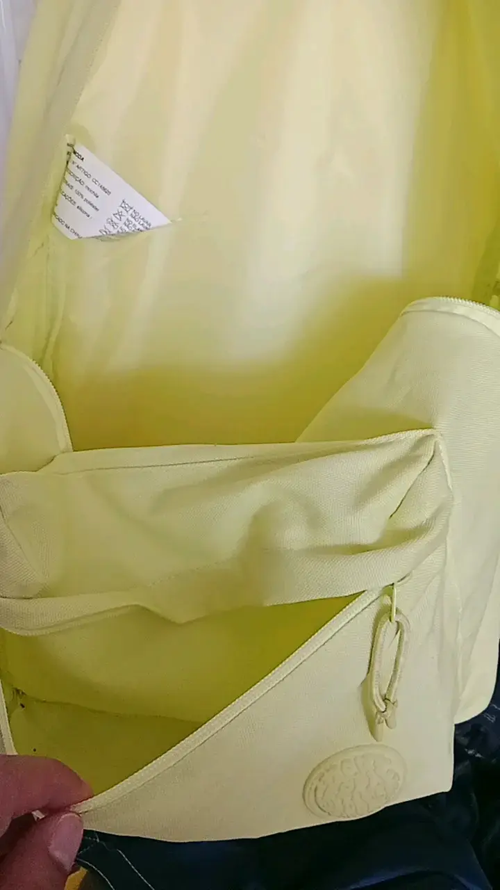 Mochila amarilla unisex con amplio compartimento - 4