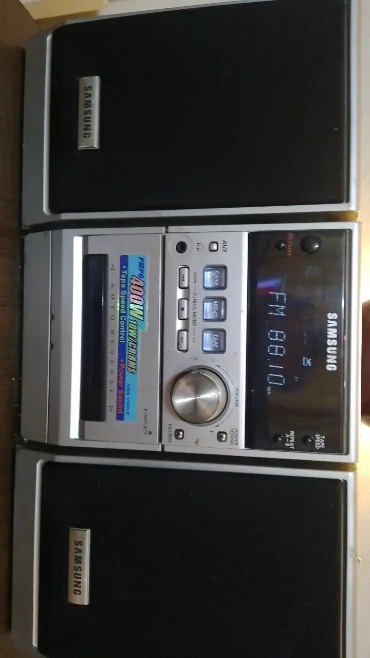 Mini componente Samsung con radio FM y cassette - 3
