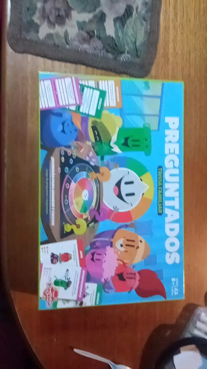Juego de mesa Preguntados Trivia Familiar - 1