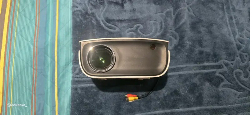 Proyector Philco con control remoto y cables - 3