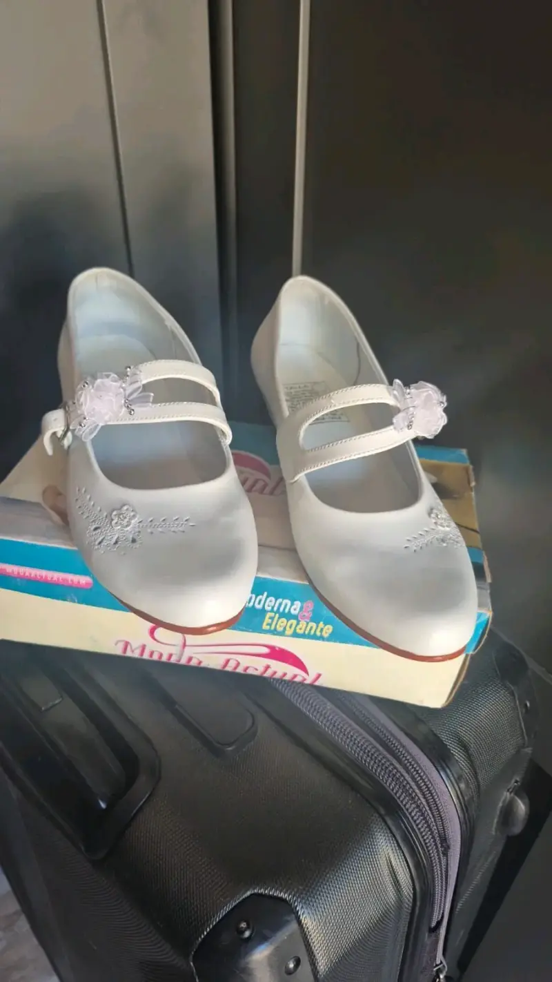 Zapatos de Primera Comunión Blancos con Flores - 1