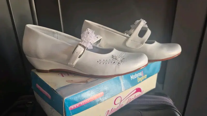Zapatos de Primera Comunión Blancos con Flores - 3