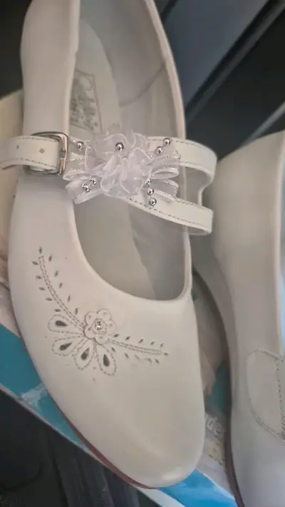 Zapatos de Primera Comunión Blancos con  Flores - miniatura 4