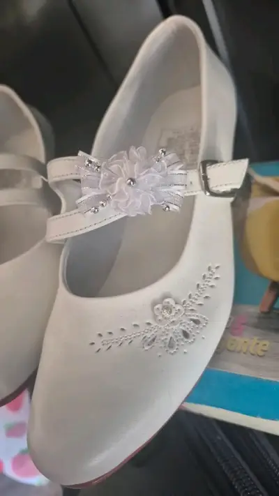 Zapatos de Primera Comunión Blancos con  Flores - miniatura 5