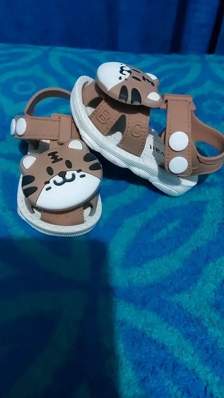 Sandalias infantiles con diseño de tigre - 2