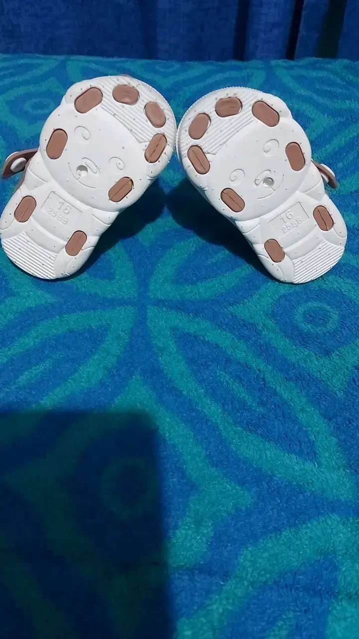 Sandalias infantiles con diseño de tigre - 3