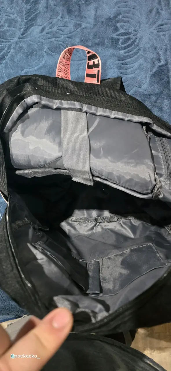Mochila negra BTS - 2