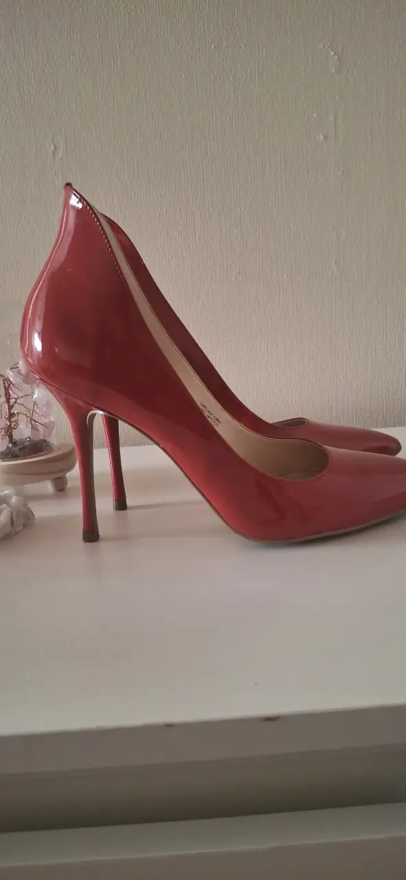 Zapatos de tacón alto rojos elegantes - 1