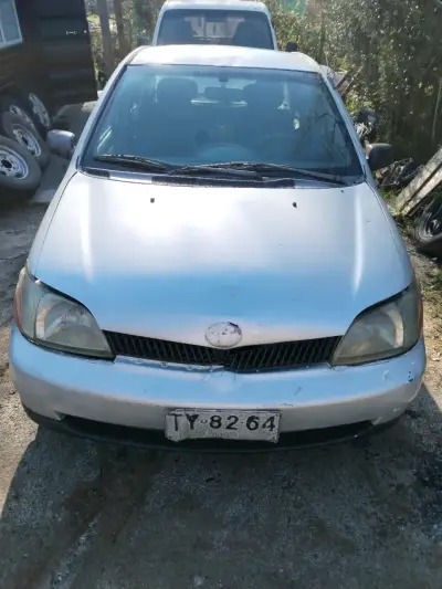 Auto compacto usado en buen estado - miniatura 1