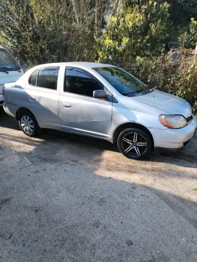 Auto compacto usado en buen estado - miniatura 3
