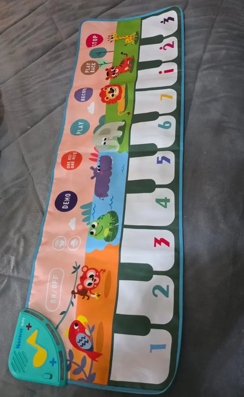 Alfombra musical infantil con animales y números
